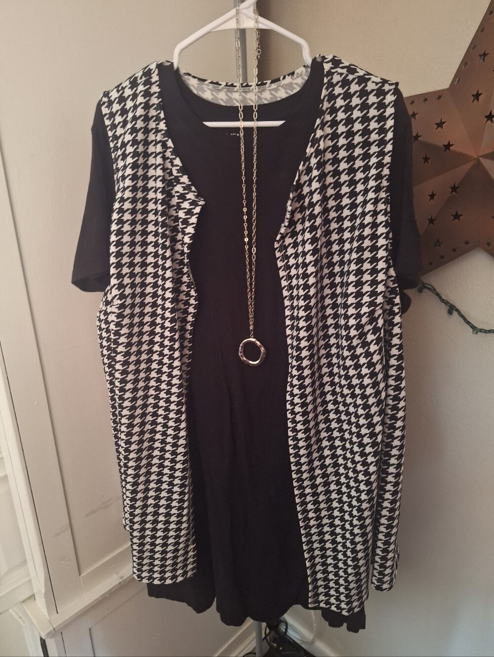 Black and White Houndstooth Vest ONLY!*NECKLACE AND BLACK DRS SOLD SEPARATELY